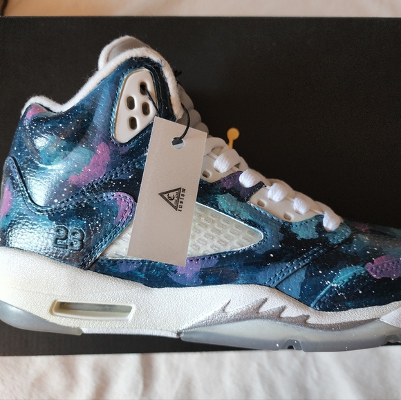 💥NIB💥 AIR JORDAN 5 RETRO BG - Custom Painted Design (Size 5) - Picture 2 of 5